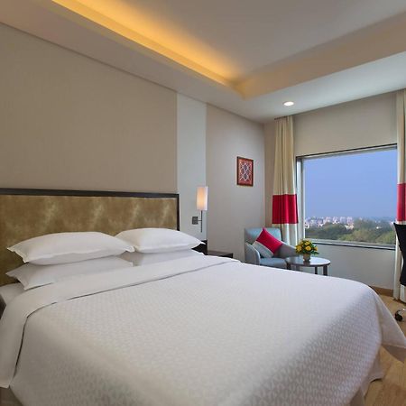 Four Points By Sheraton Vadodara Exterior photo