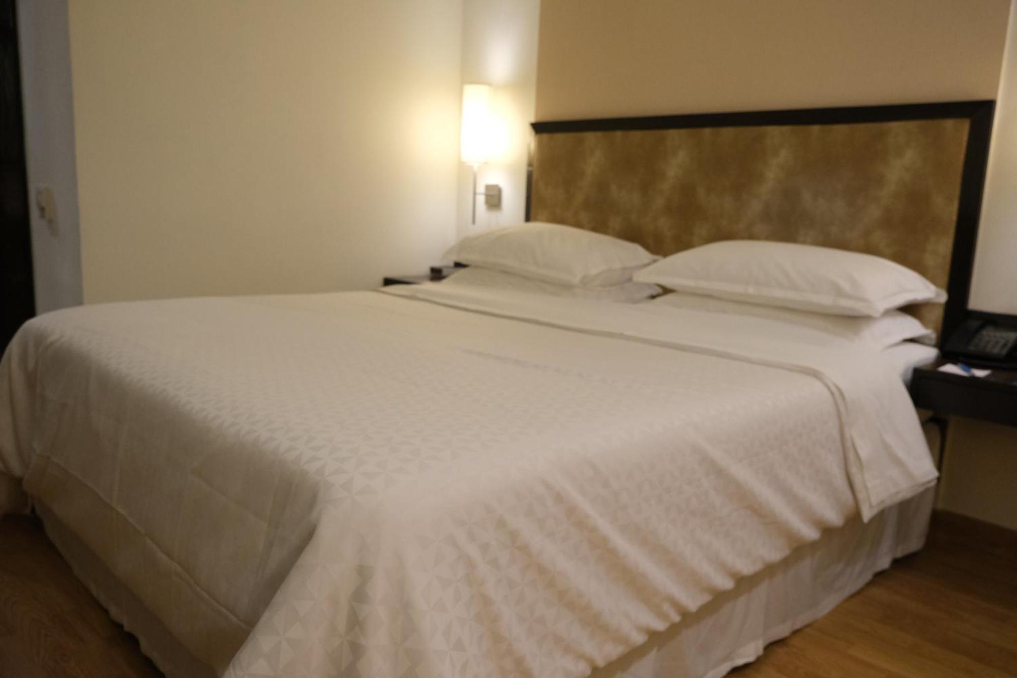 Four Points By Sheraton Vadodara Exterior photo