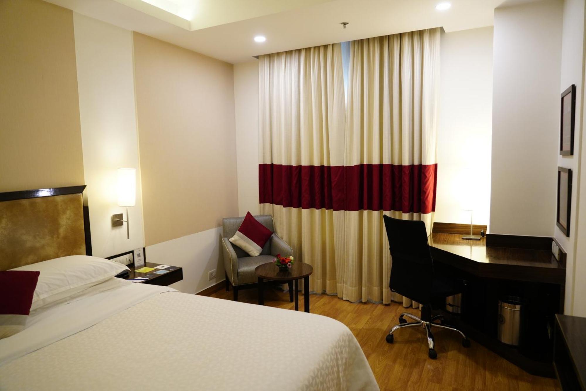 Four Points By Sheraton Vadodara Exterior photo