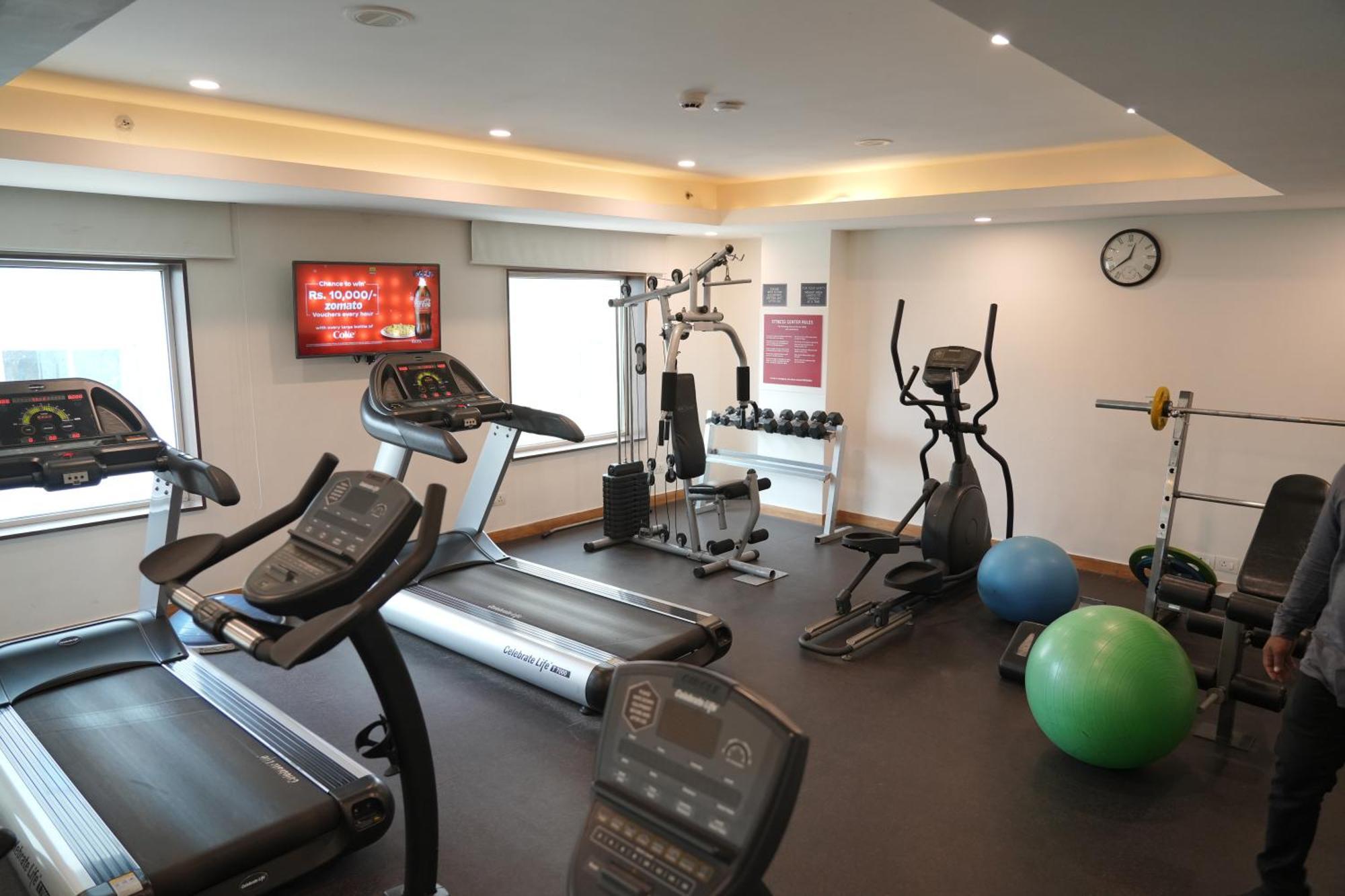 Four Points By Sheraton Vadodara Exterior photo