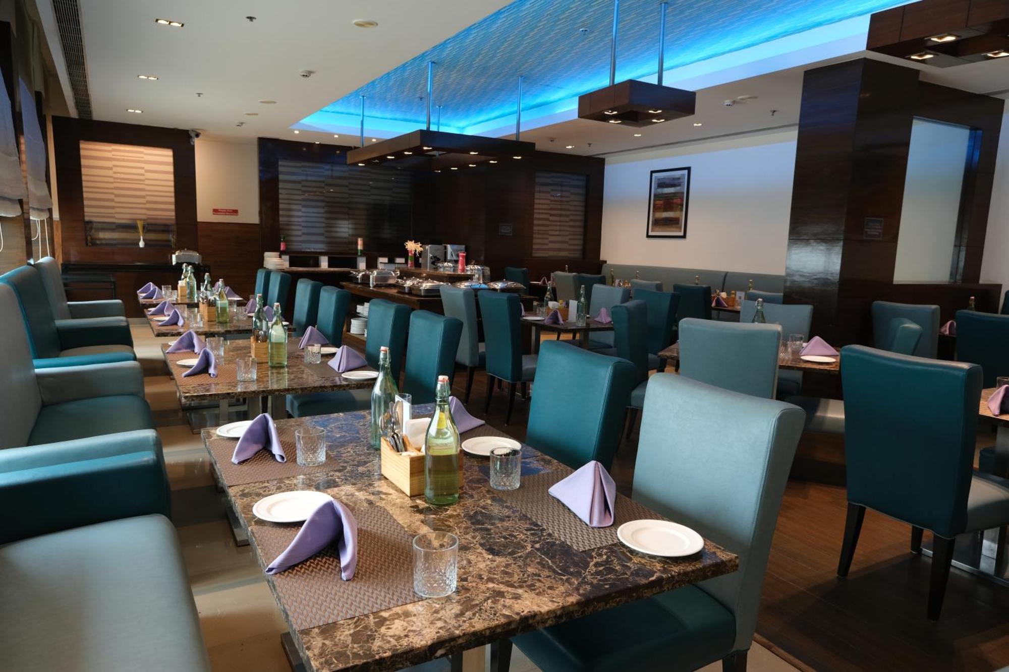 Four Points By Sheraton Vadodara Exterior photo