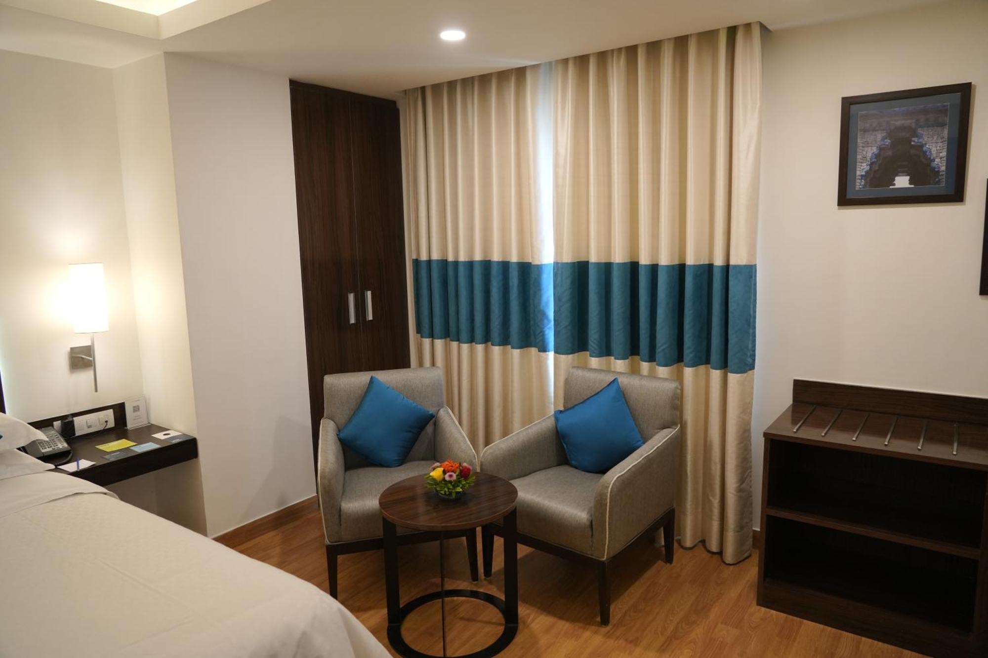 Four Points By Sheraton Vadodara Exterior photo