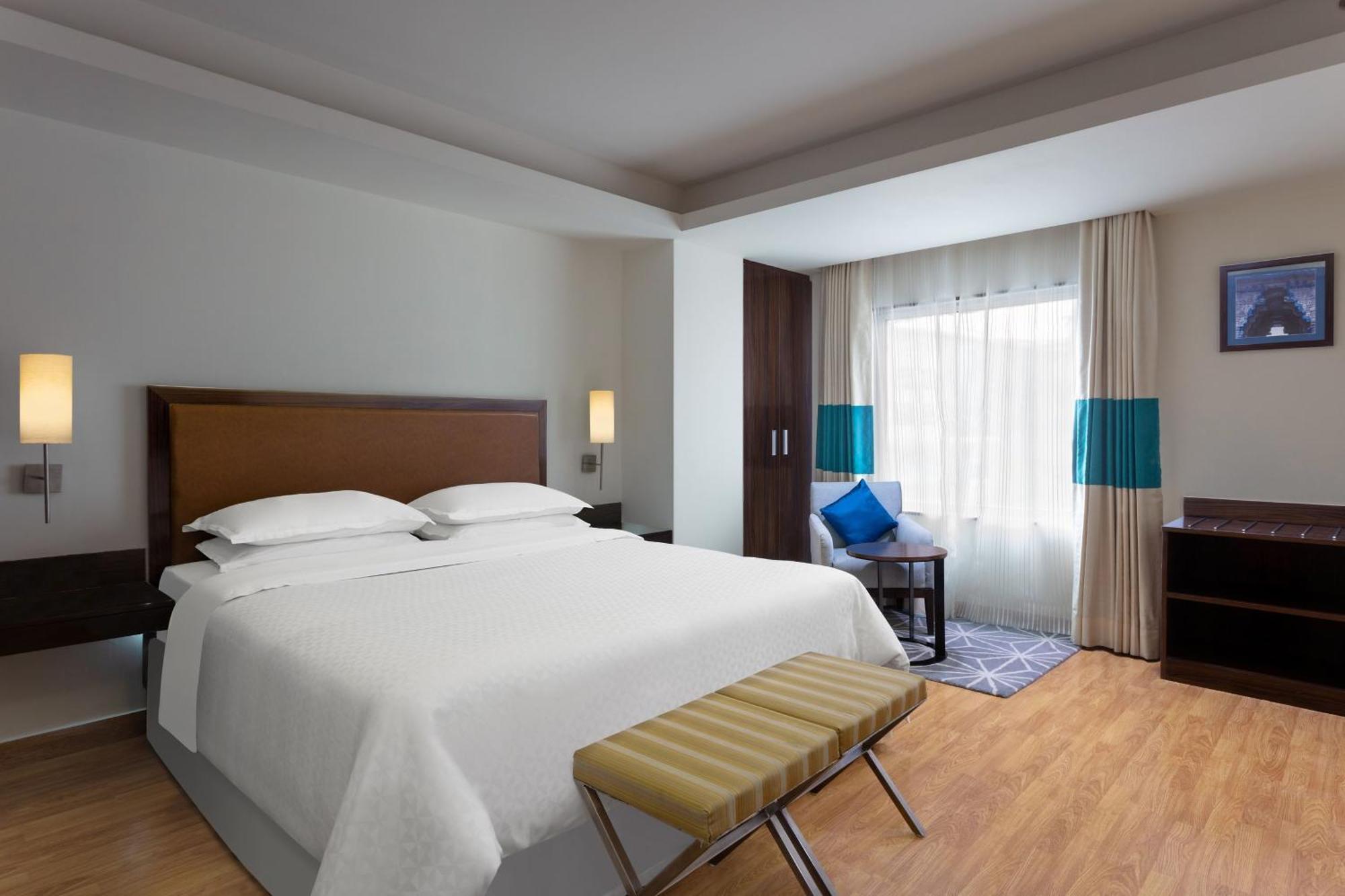 Four Points By Sheraton Vadodara Exterior photo