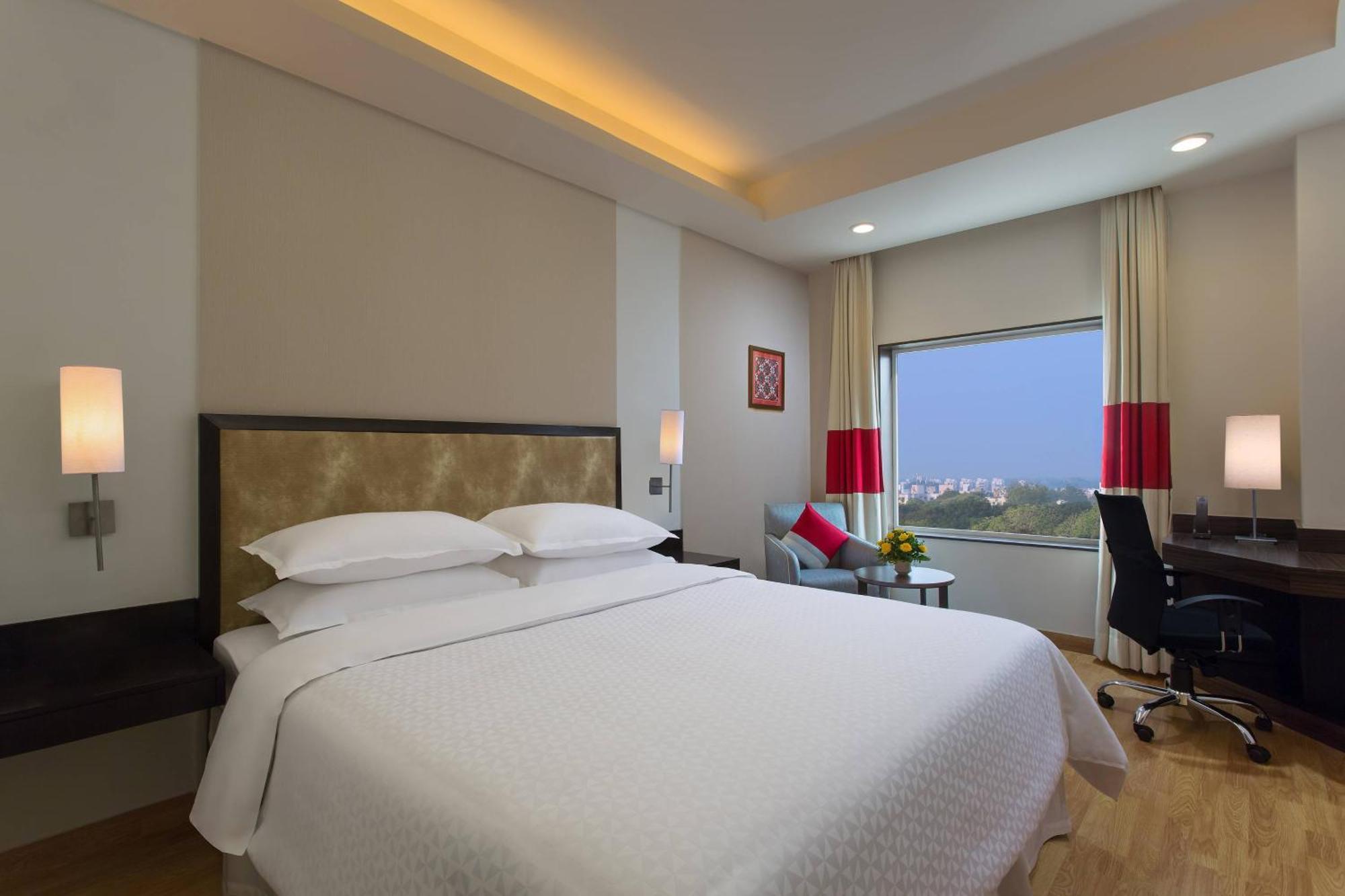 Four Points By Sheraton Vadodara Exterior photo