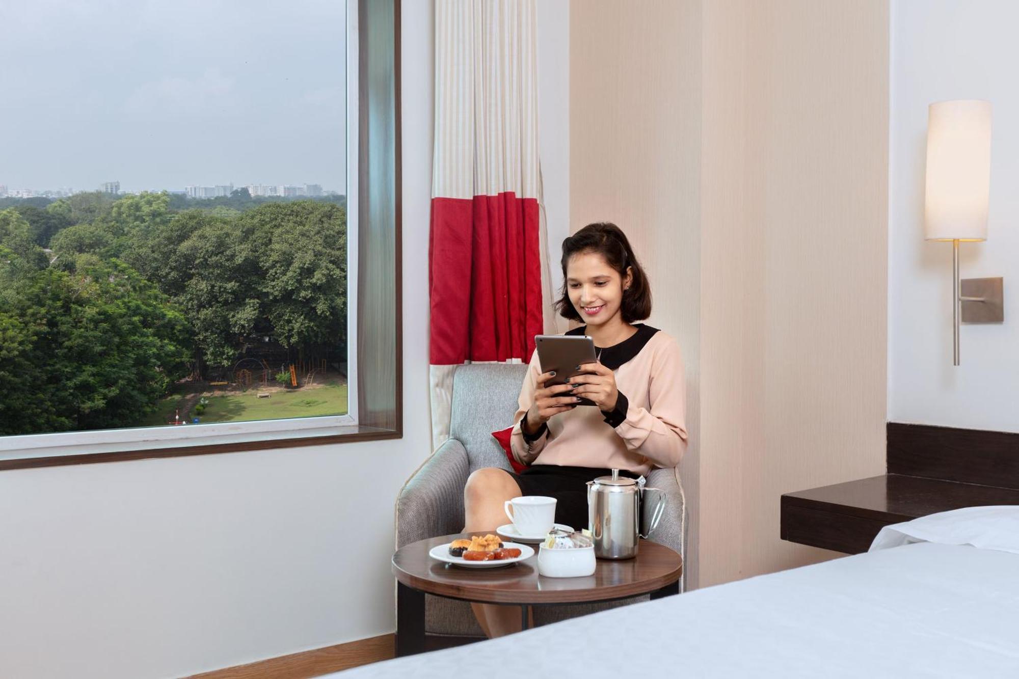 Four Points By Sheraton Vadodara Exterior photo