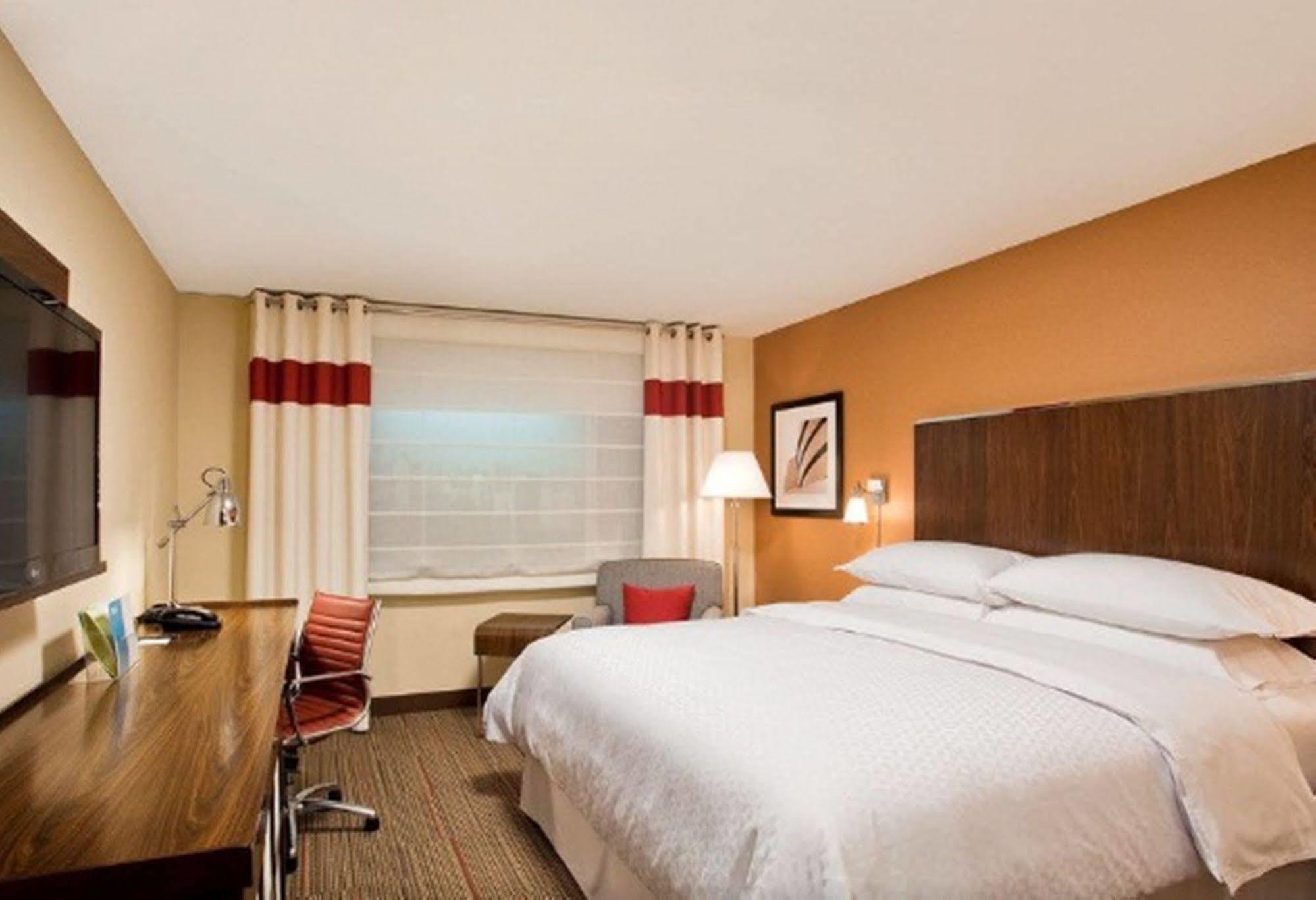 Four Points By Sheraton Vadodara Exterior photo
